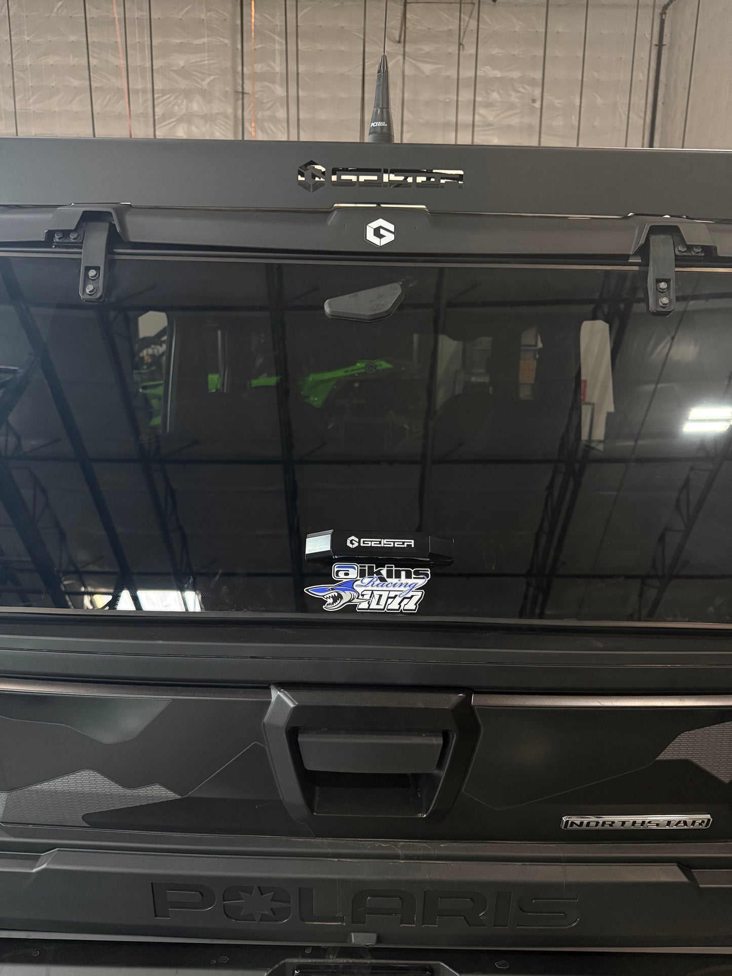 GEISER POLARIS XPEDITION REAR WINDOW HANDLE